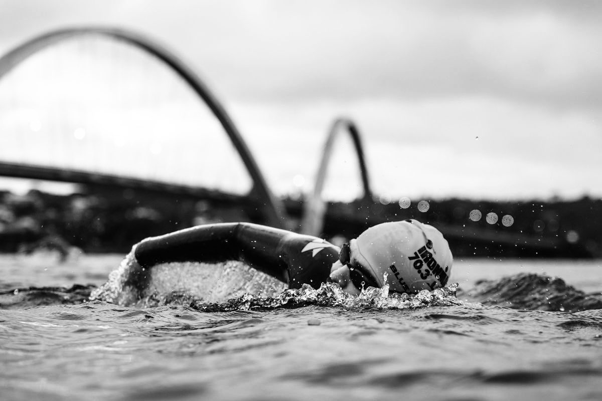 Rafael Mendes em prova de triathlon em Brasília